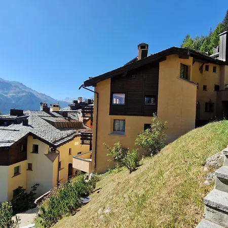 Chesa Bellaval, Haus La Vuolp 2-zimmer-dachwohung Apartamento *