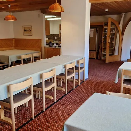 Chesa Bellaval, Haus La Vuolp 2-zimmer-dachwohung Apartamento
